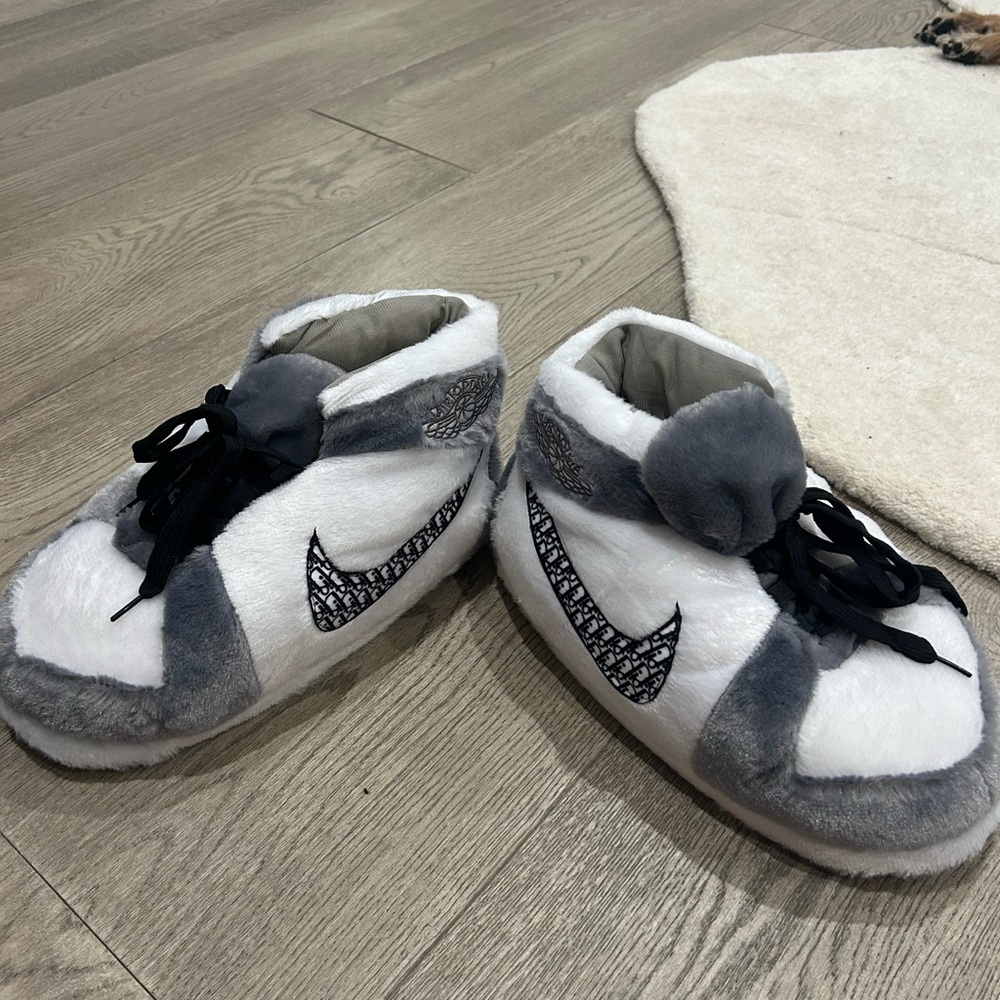 Nike White and Gray Plush Slippers